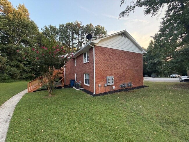 Building Photo - 1988 Patterson Ct