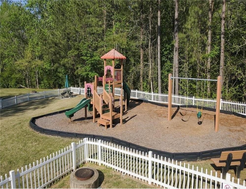 Building Photo - 612 Spanish Oak Dr