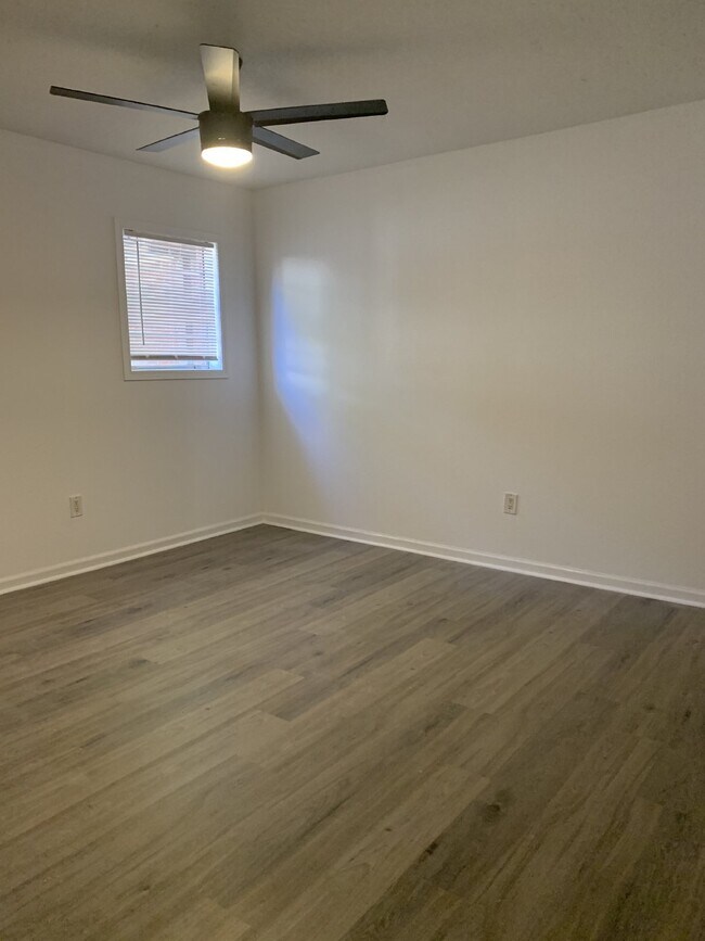 Building Photo - "Charming 2-Bed Oasis in the Heart of Jonesboro – Spacious 720 sq. ft. Living at Vine Street Apar...