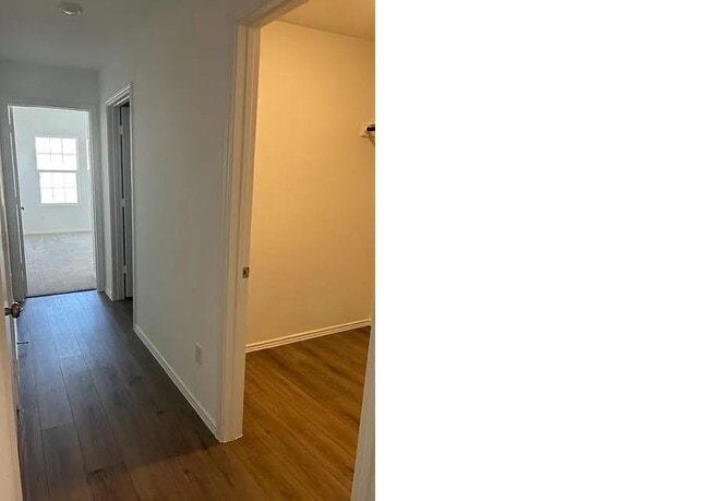 Building Photo - 607 Waterway Ave