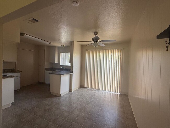 Building Photo - 3 Bed, 2 Bath Home with 2-Car Garage in Quail Lake Area