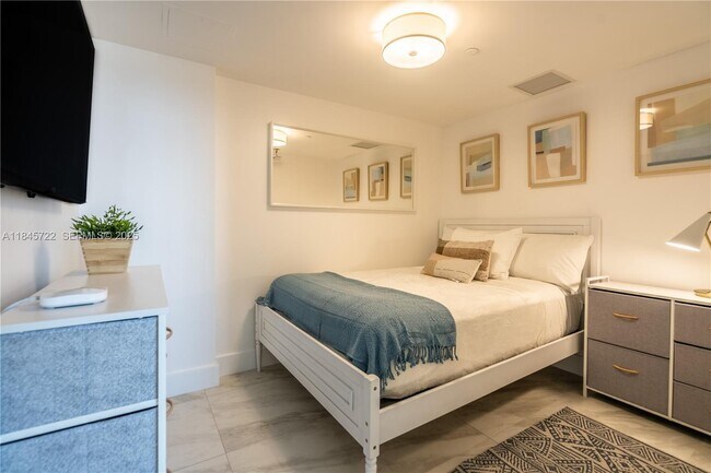 Building Photo - 31 SE 6th St