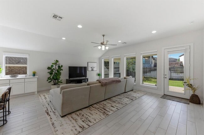 Building Photo - 111 Carolina Jasmine Dr