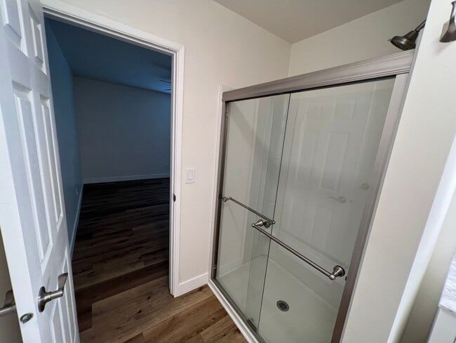 Building Photo - Spacious Remodeled 4 Bedroom/3 bath Home with Bonus Room