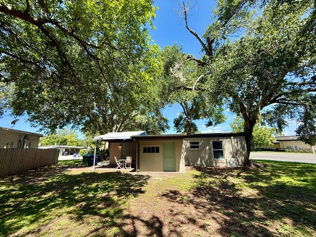 Building Photo - ADORABLE 2 BED WINTER PARK RENTAL HOME