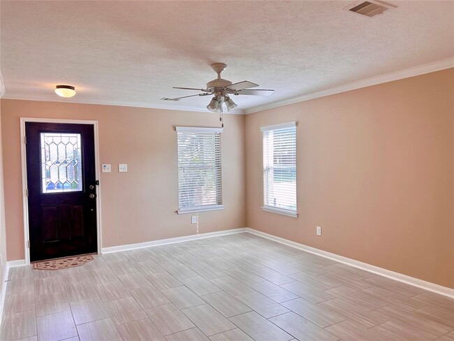 Building Photo - 803 Sweet Flower Dr