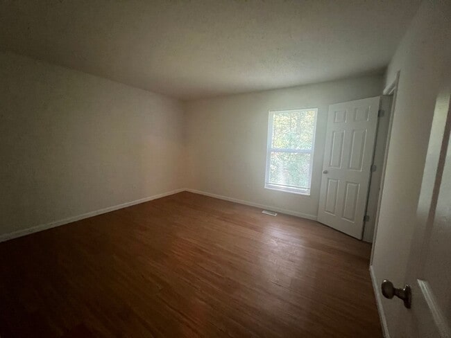 Building Photo - 4-bedroom 1.5 baths house near I-44