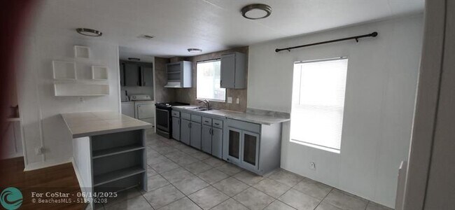 Building Photo - 11931 Watergate Cir