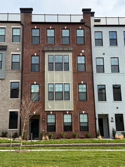 Building Photo - 527 Munson Woods Walk