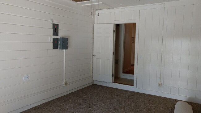 Building Photo - Beautifully Updated Boulder 3Bed/2Bath- Walking distance from CU campus & 29th St Mall! Available...