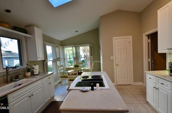 Building Photo - 531 Weathersfield