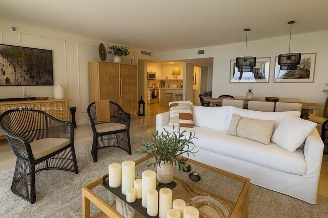 Building Photo - 8877 Collins Ave