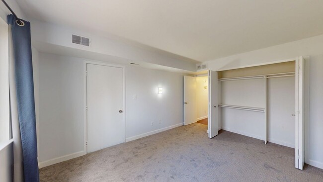 Building Photo - 42580 Plymouth Hollow Dr