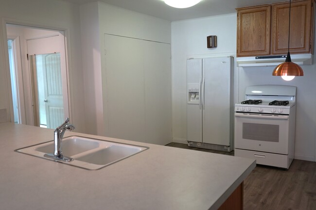 Kitchen - 120 E Fern Ave