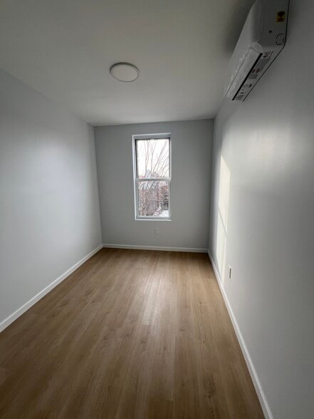 Building Photo - 3258 86th St