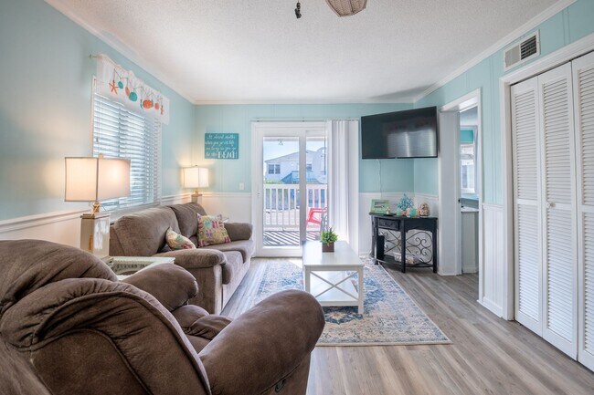 Building Photo - THIS OFF-SEASON MONTHLY RENTAL WILL HELP WITH THOSE WINTER BLUES