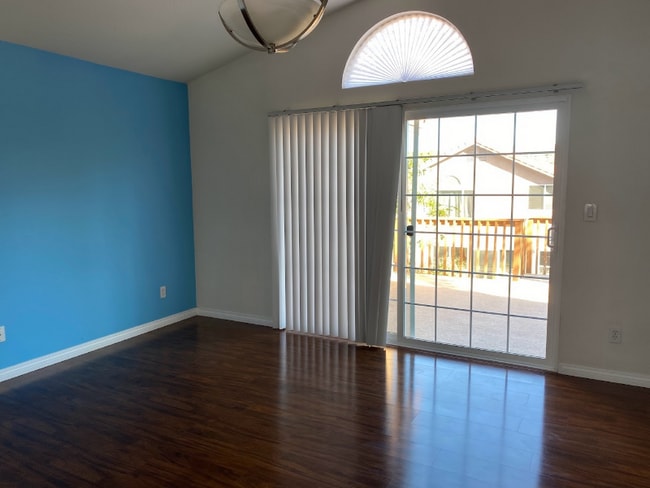 Building Photo - 1362 Avenida Arana