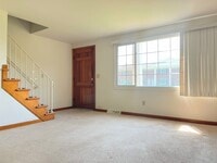 Building Photo - 25 Oakridge Dr