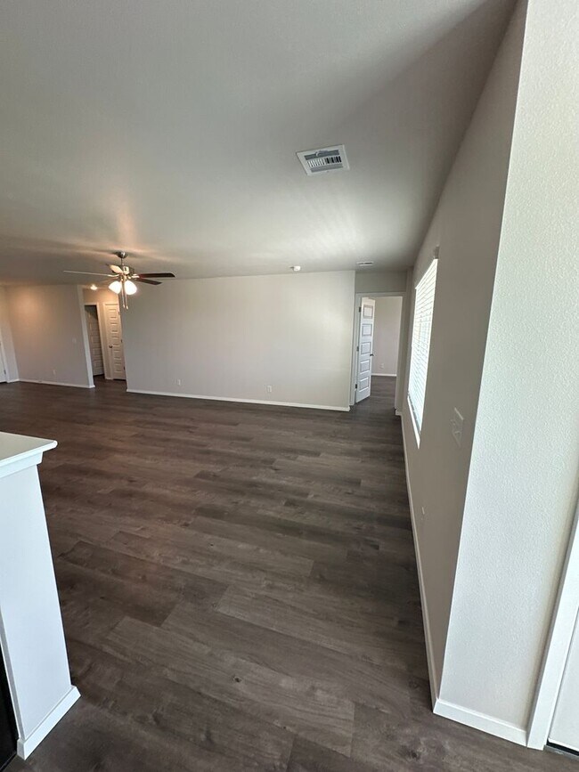 Building Photo - NOW PRELEASING! — Cozy 3 Bed, 2 Bath Home in Red Plains!