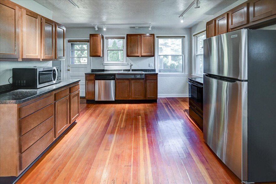 Building Photo - 1404 Wyldhaven Ave