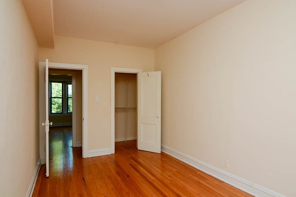 Building Photo - 3523 N Racine Ave
