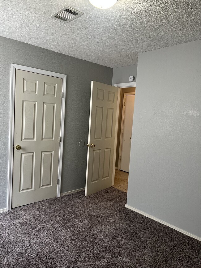 Building Photo - 15682 Todd Ln