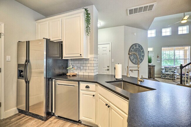 Building Photo - 21100 Santa Ana Cove