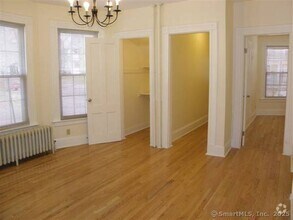 Building Photo - 174 Mansfield St