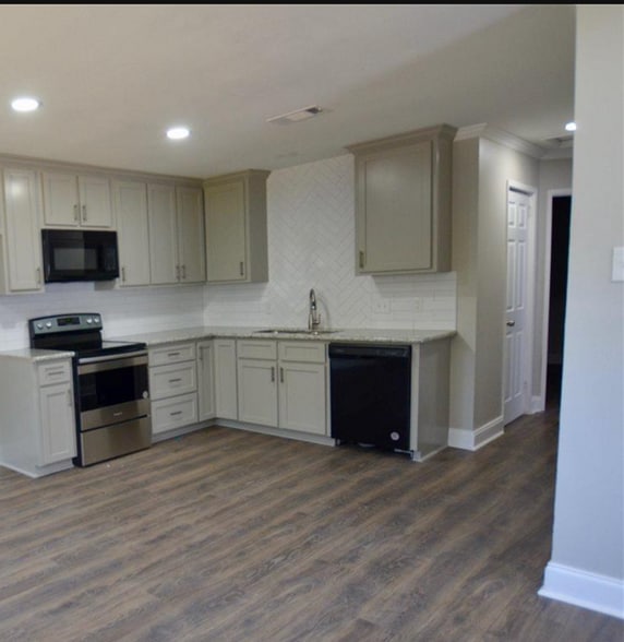 Building Photo - 555 W Johnson St