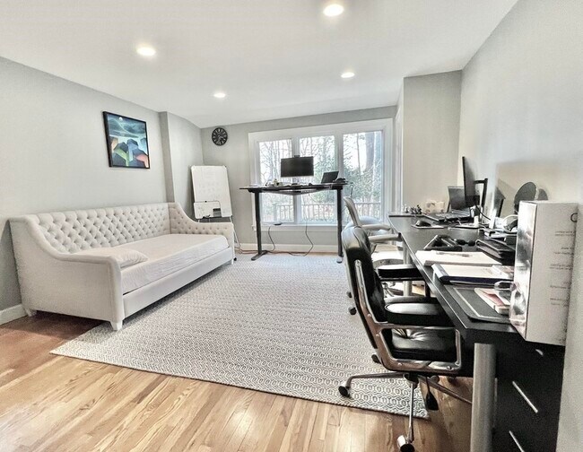 Building Photo - 124 Pilgrim Rd