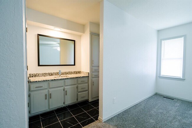 Building Photo - 3215 Woodsboro Dr