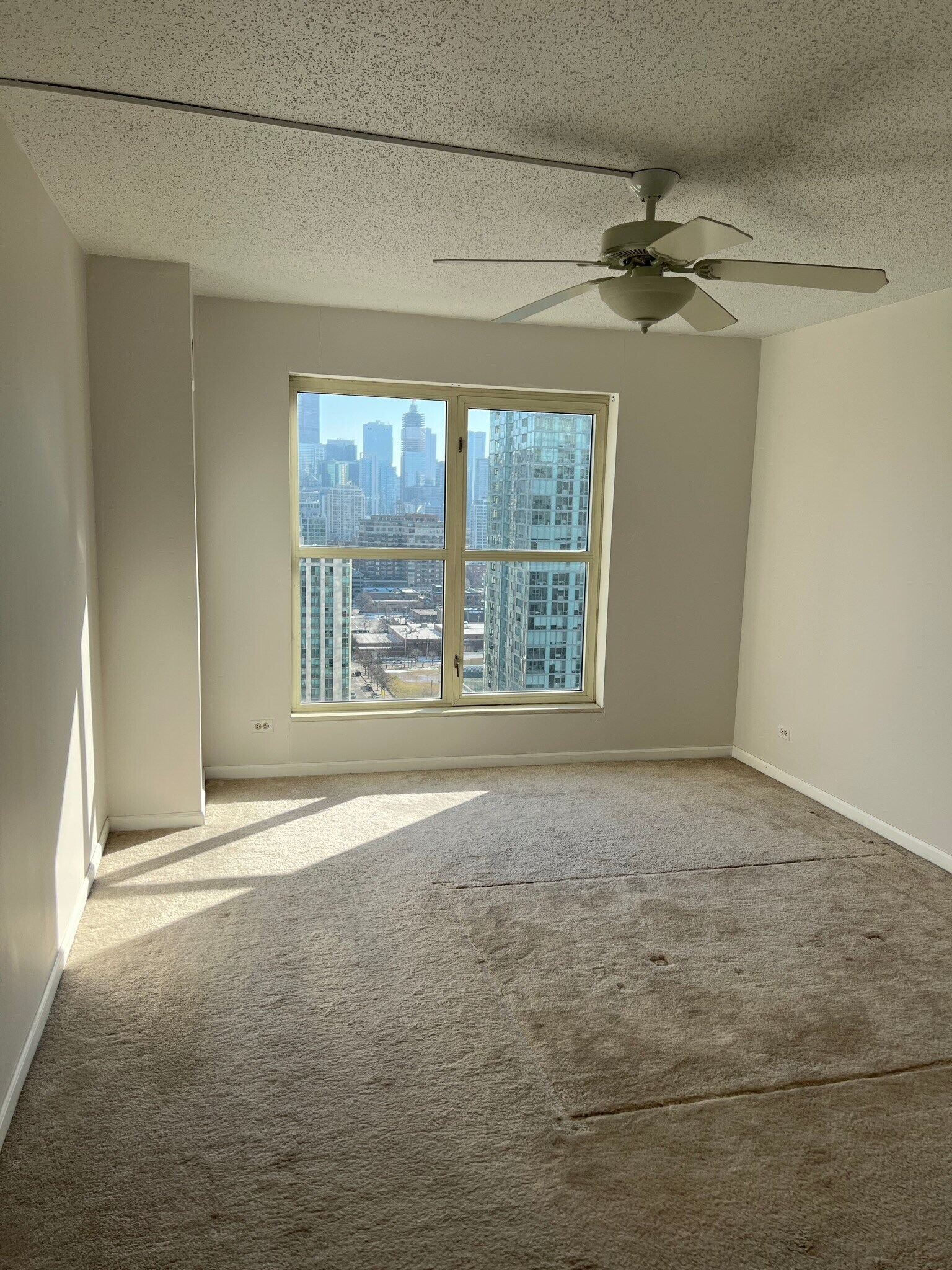 Building Photo - 1212 N La Salle Dr