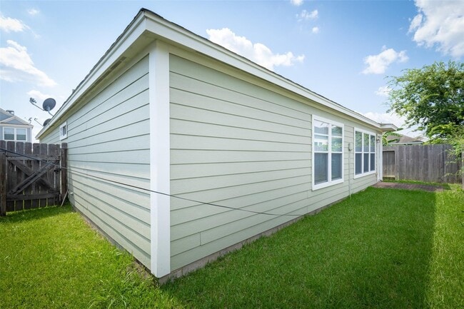 Building Photo - 11712 Logan Ridge Dr
