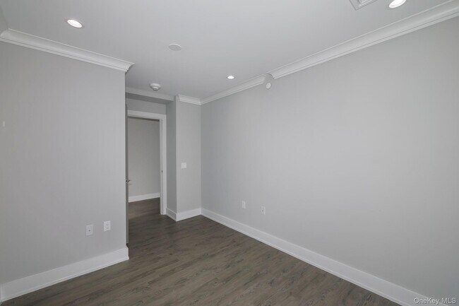 Building Photo - 75 Circle Dr