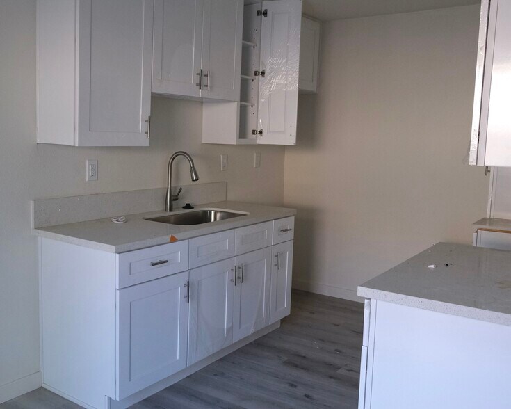 Building Photo - 2909 Elgin Dr