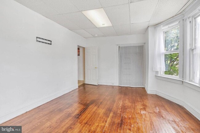Building Photo - 522 Monmouth St