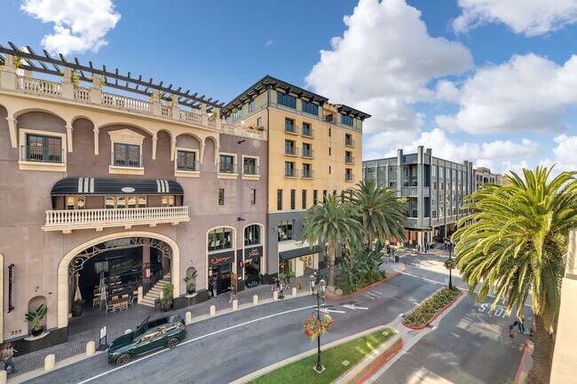 Building Photo - 356 Santana Row