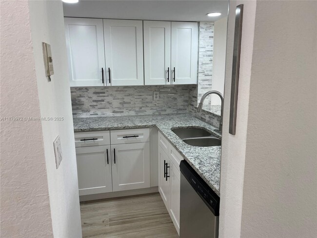 Building Photo - 2961 SW 87th Ave