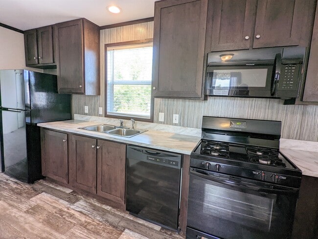 Building Photo - 692 Oregon St