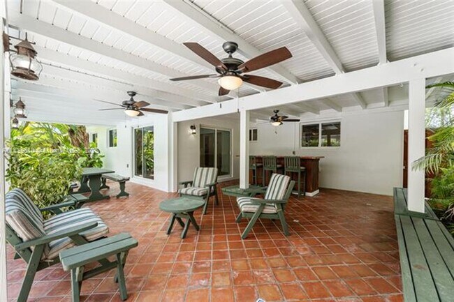 Building Photo - 6731 SW 48th St