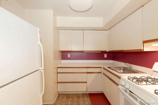 Building Photo - 1374 Midland Ave