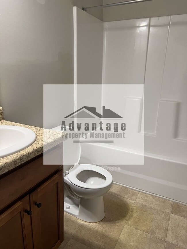 Building Photo - 250 Magnaview Dr