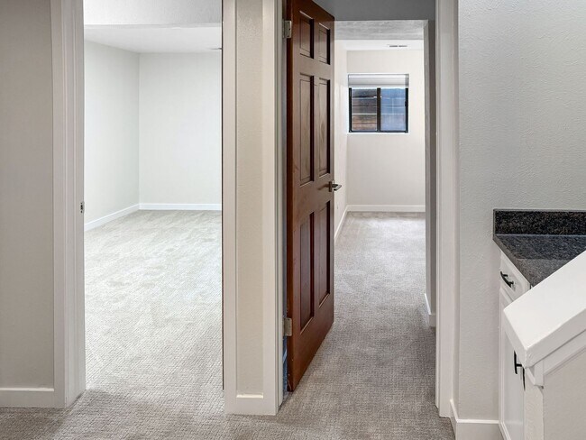 Building Photo - 2728 Northbrook Pl