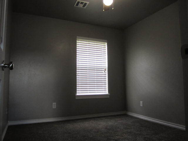 Building Photo - 704 N Markwell Ave