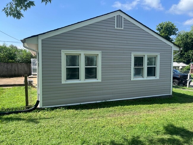 Building Photo - Remodeled three bedroom two bath cottage w...