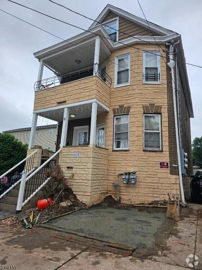 Building Photo - 9 Krueger Pl
