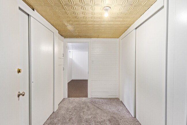 Building Photo - Great two bed two bath bungalow for rent i...