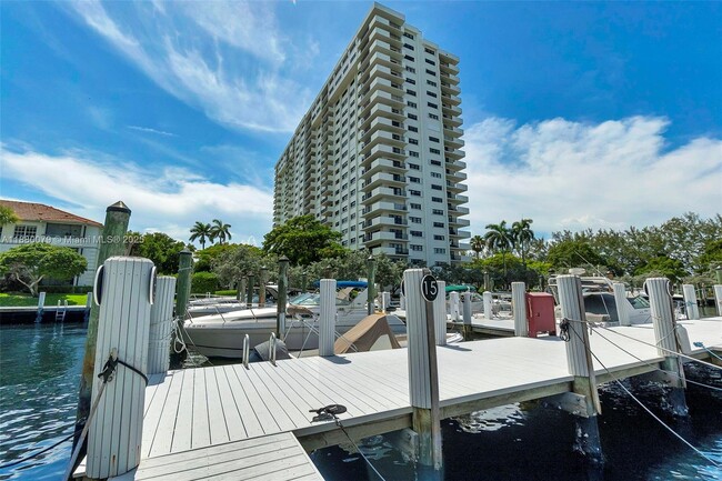 Building Photo - 3200 Port Royale Dr N