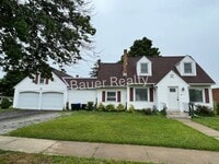 Building Photo - Huge Home Next to Ashland University