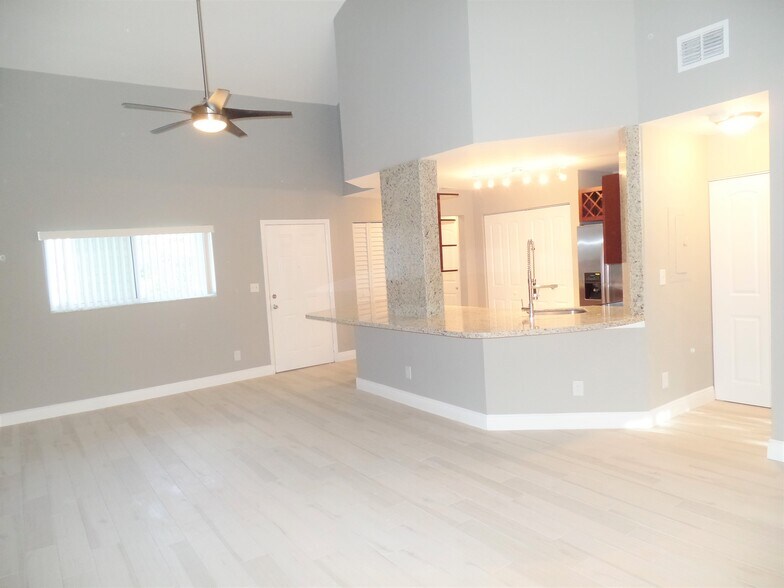 Primary Photo - 3465 NW 44th St